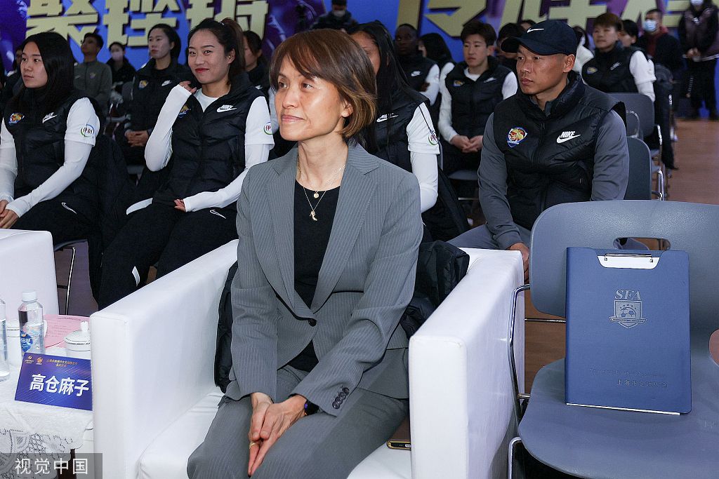 著名演员刘惠讲到,荷尔蒙时代这个名字我很喜欢,代表年轻人,我也想做好绿叶,我有信心把这个片子演好,希望这部影片每个人都像接受阳光、接受水分、接受激素,一样热爱它喜欢它